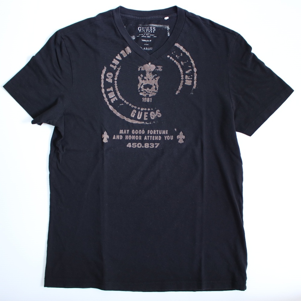 GUESS GRAPHIC V-NECK BLACK TSHIRT
